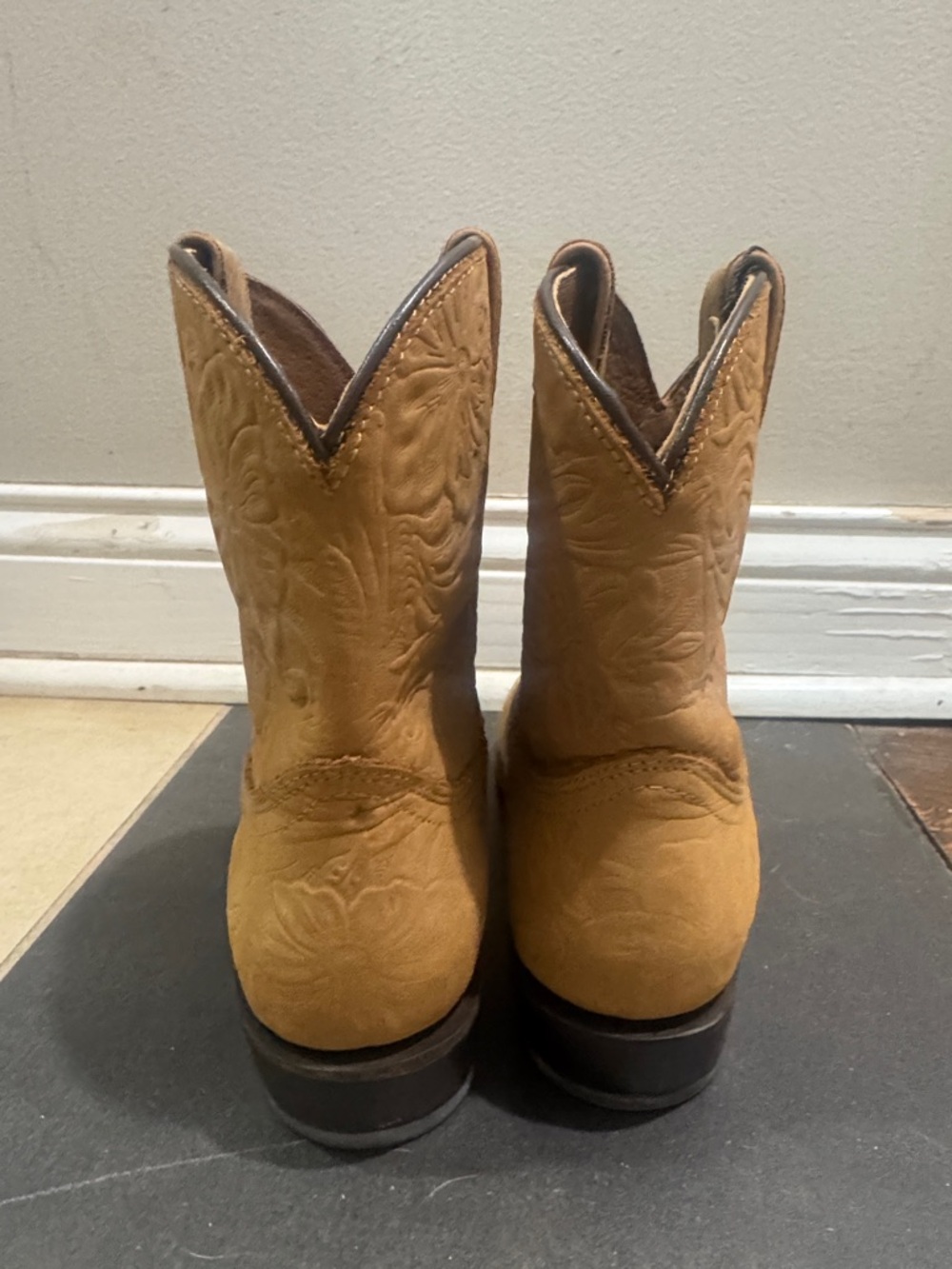 Frye Billy Short Marigold Floral Embossed Leather Western Ankle Boots 8 - Picture 5 of 8